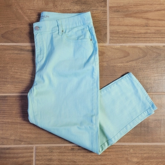 Chico's Denim - NWOT Chico's Crop Jeans